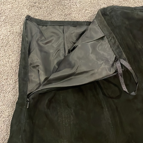 Spiegal Leather Suede Knee Length A-line Black Skirt Size 10 - Picture 9 of 11